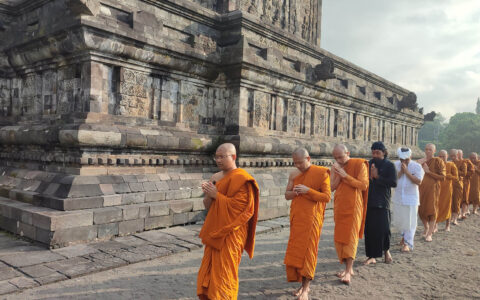 28 - dharmayatra 2023- pradaksina di Candi mendut - pawon - borobudur